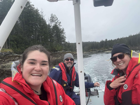 Around the Americas crew collecting data👩‍🔬🌿 Awesome team doing crucial research!
