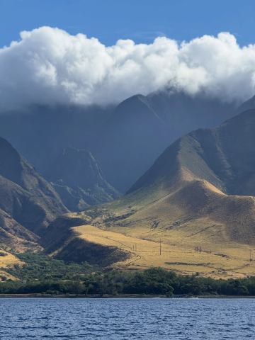 Yesterday, we untied from Hilo and made our way NW to the west side of Maui.